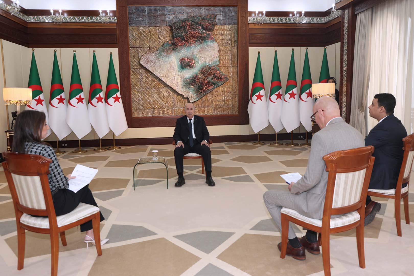 عبد المجيد تبون لقاء الصحافة